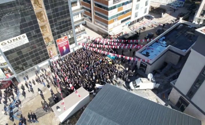 CHP Lideri Özgür Özel’in Adıyaman Ziyaretinde Beklenen İlgi Olmadı: Halk Buluşması Sönük Geçti