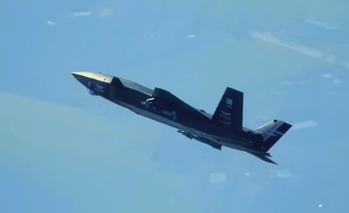 Bayraktar KIZILELMA’dan Gövde Gösterisi: LGK-82 ve TEBER-82 ile Tam İsabet!