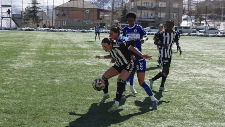 Beşiktaş Kadın Futbol Takımı Hakkari’de Güldü: Tek Gol 3 Puan!