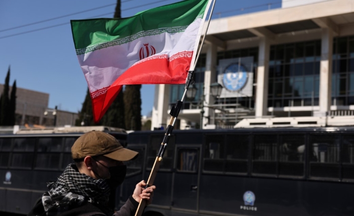 Hamaney’in Ölümü Sonrası İran Ayakta: Yüz Binler Sokaklara Döküldü!