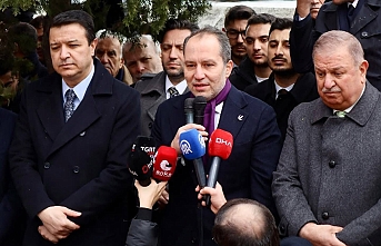 Fatih Erbakan ve Mahmut Arıkan Erbakan Hoca’nın Kabrini Ziyaret Etti