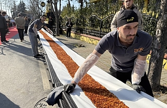 İstanbul’da Dünya Rekoru: 63 Metrelik Dev Lahmacun Guinness’e Girdi!