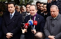 Fatih Erbakan ve Mahmut Arıkan Erbakan Hoca’nın Kabrini Ziyaret Etti