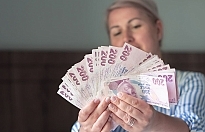 Emekliye Bayram Müjdesi: Maaş ve İkramiye Ödemeleri Bugün Başladı!