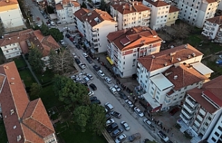 İftar Öncesi Sıcak Pide Kuyrukları Uzadı