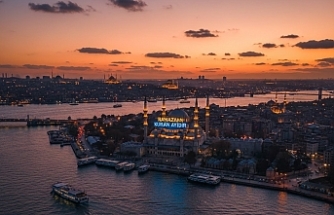 Ramazan'ın Müjdecisi Mahyalar Minarelerdeki Yerini Aldı!