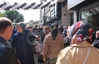Aydın’da ’İndirim’ İzdihamı: Açılışta Can Pazarı! Ezilen ve Fenalaşanlar Hastaneye Kaldırıldı