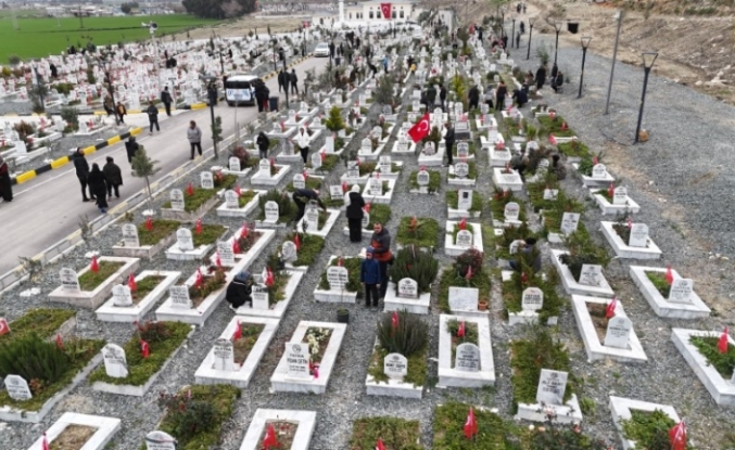 Deprem Mezarlığında Yürek Yakan Hikayeler