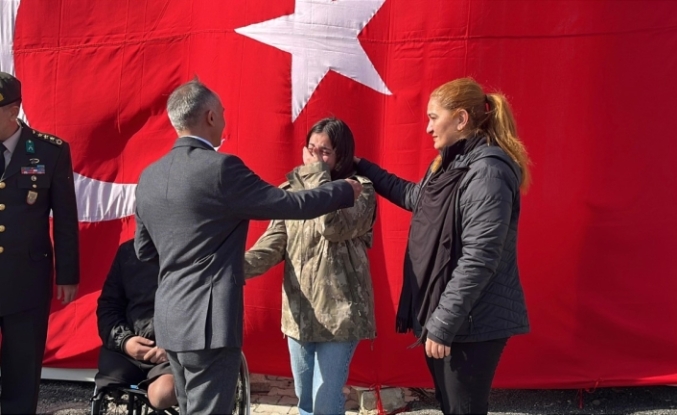 Depremzede Beliz ve Kahraman Albayın Duygulandıran Buluşması