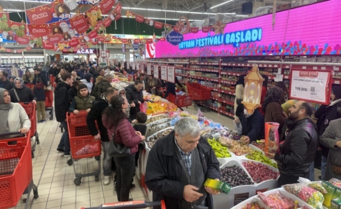 Zincir Marketten Bayram Öncesi %50 İndirim!