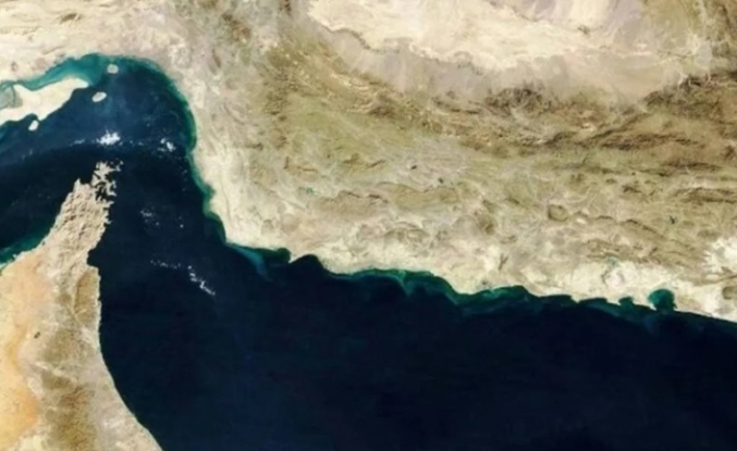 Hürmüz Boğazı'nda Kritik Gelişme: Ateşkes Sonrası İlk Gemiler Geçiş Yaptı