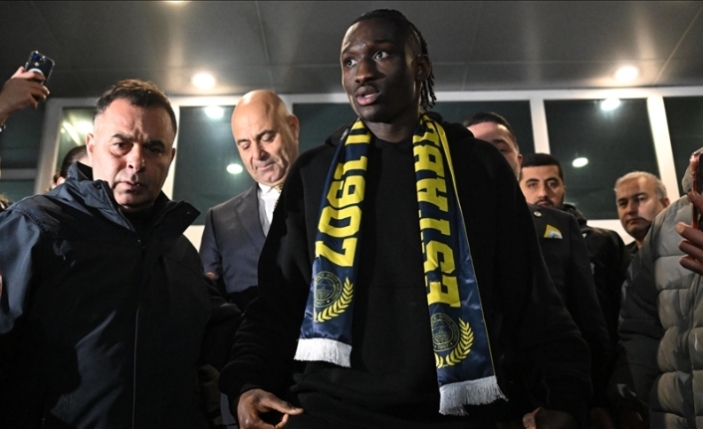 Fenerbahçe Yeni Golcüsünü Buldu: Sidiki Cherif İmzayı Attı!