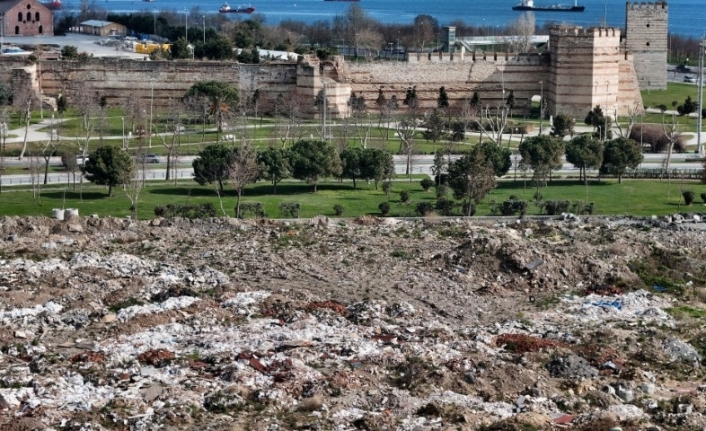 Kazlıçeşme Meydanı’nda Tarihe İhanet: İBB ve İSKİ Alanı Moloz Yığınına Çevirdi