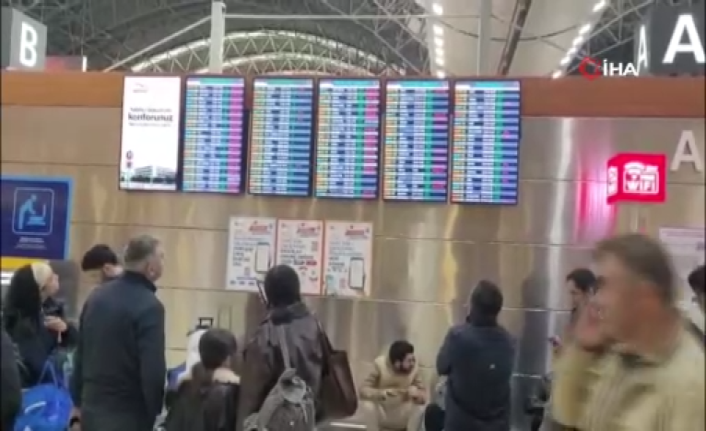 SAW Binlerce Yolcu Terminalde Kaldı