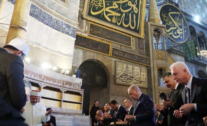 Cumhurbaşkanı Erdoğan Cuma Namazını Ayasofya’da Kıldı: "Akşam İstanbul Bir Başka Güzel Olacak"