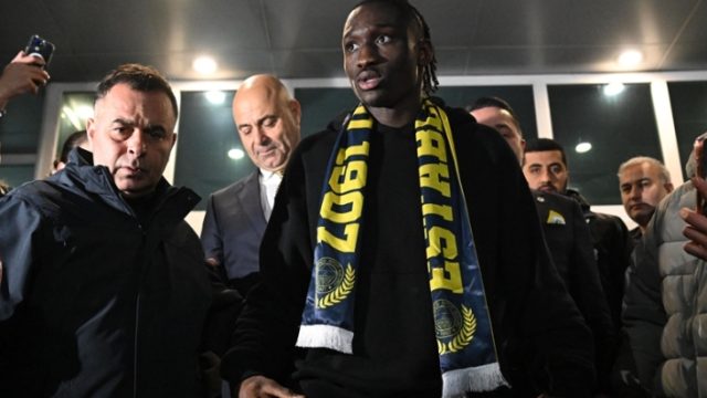 Fenerbahçe Yeni Golcüsünü Buldu: Sidiki Cherif İmzayı Attı!