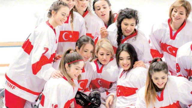 Milli Takım Dolu Dizgin: Kadın Buz Hokeyi Milli Takımı Bulgaristan'ı Devirdi!