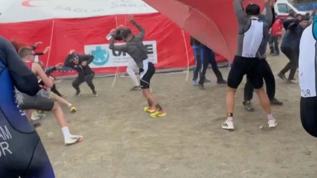 Salda Duatlonu’nda Dev Fırtına: Çadır ve Bariyerler Havada Uçuştu!